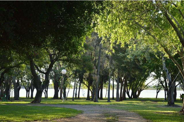 Sendero al lago
